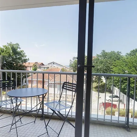 à 50 M De La * Arcachon